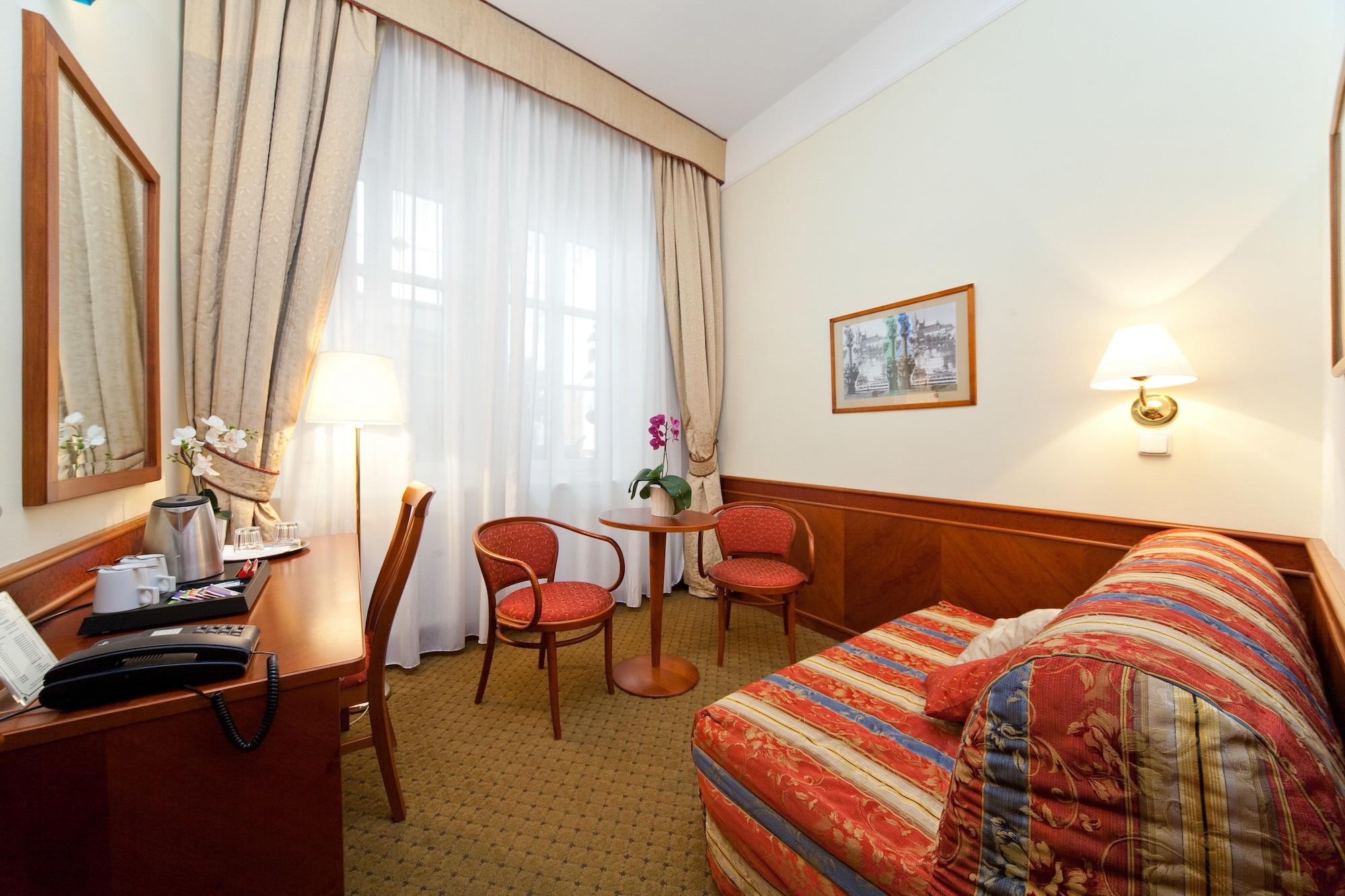 Boutique Hotel 16 Praga Esterno foto