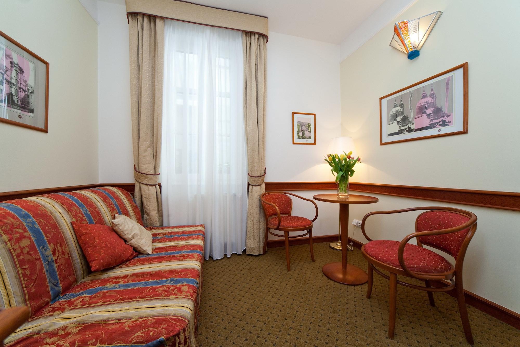 Boutique Hotel 16 Praga Esterno foto