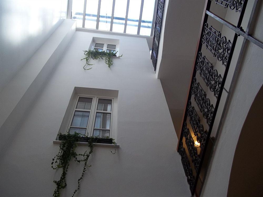 Boutique Hotel 16 Praga Esterno foto
