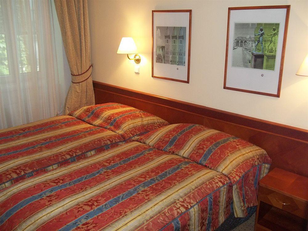 Boutique Hotel 16 Praga Esterno foto