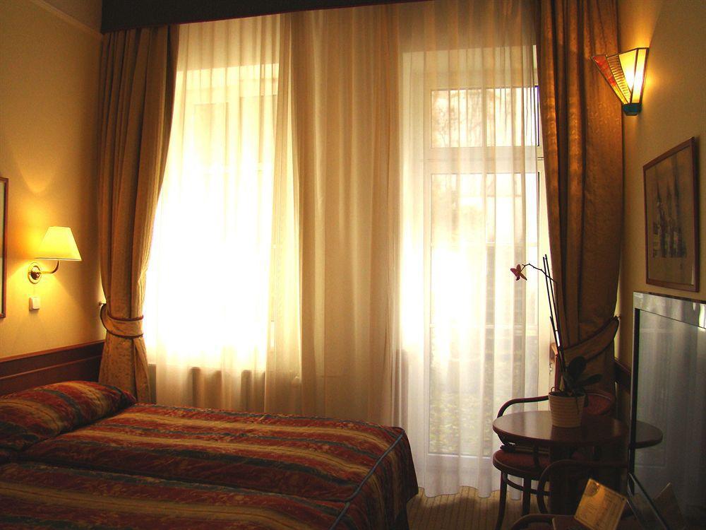 Boutique Hotel 16 Praga Esterno foto